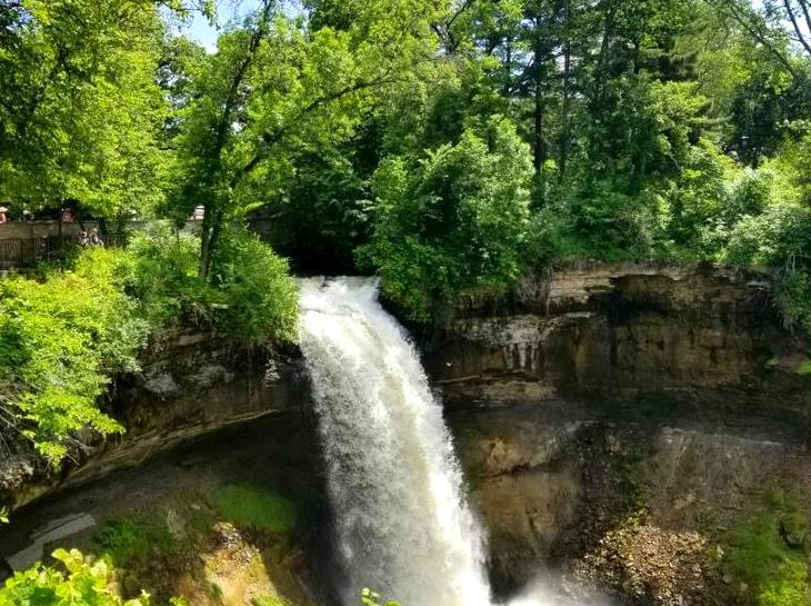 synexr | Minnehaha Falls: A guide to hiking to Minnehaha Falls.